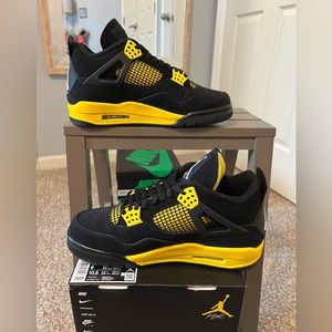 Air Jordan 4 Retro Thunder